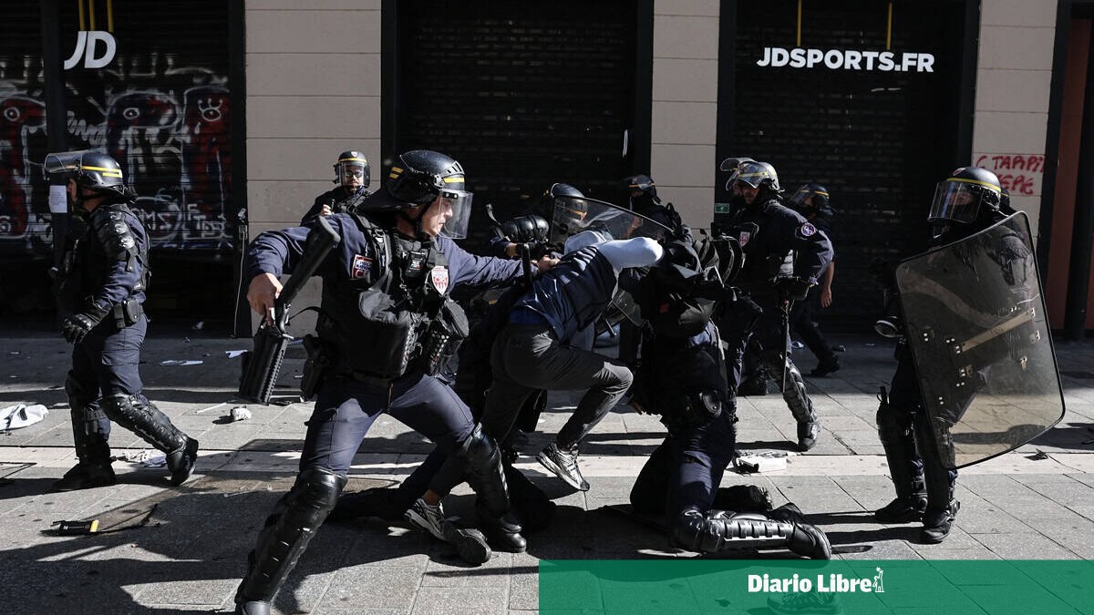 Persisten las Protestas en Francia en Medio de Enfrentamientos con la Policía