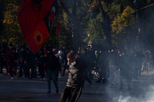 El Líder Albanés, Edi Rama, Denuncia Protestas Violentas