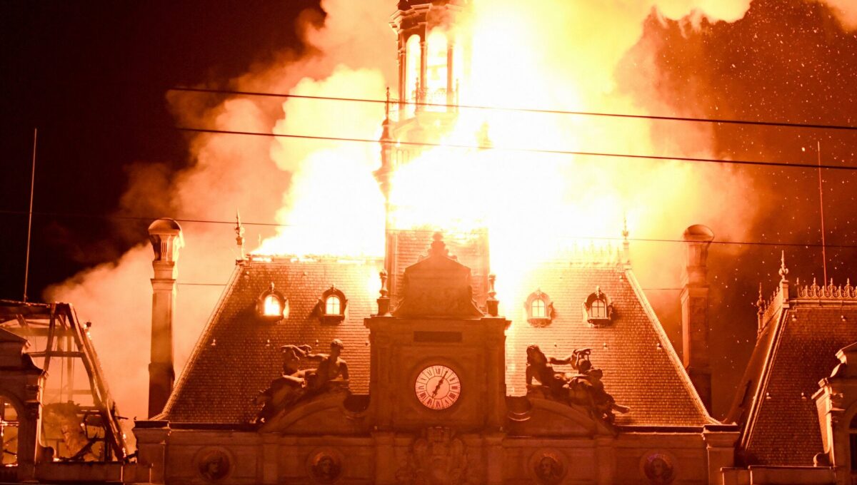 La Sorprendente Ola de Violencia en Limoges: Incendio en el Ayuntamiento