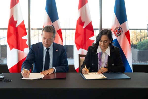 Canadá y República Dominicana establecen cooperación en aviación civil