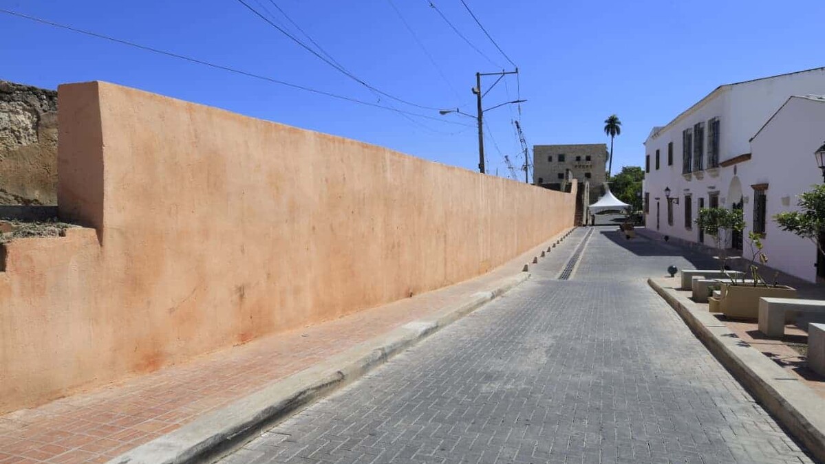 El Ministerio de Turismo invierte RD$61.5 millones en la rehabilitación de calles en la Ciudad Colonial