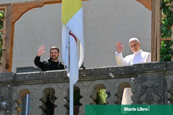 El Papa León XIV dialoga telefónicamente con Zelenski, según el Vaticano