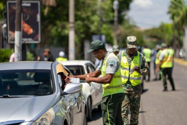 Inician fiscalización de vehículos de transporte pirata en el Distrito Nacional