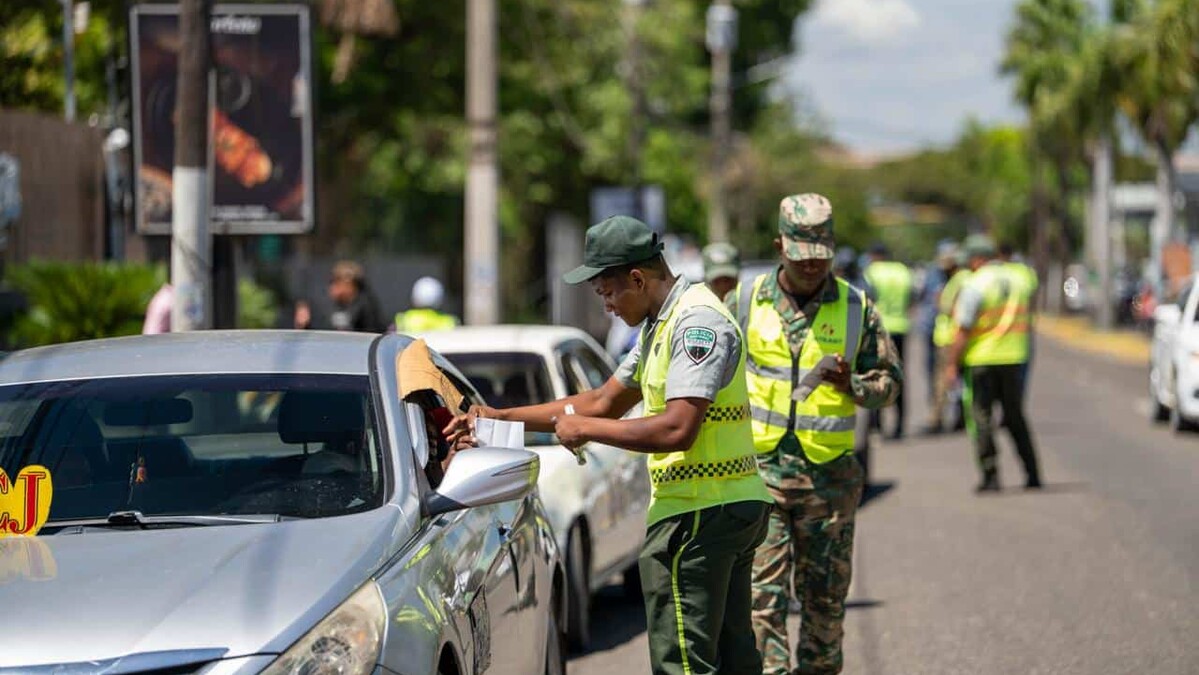 Inician fiscalización de vehículos de transporte pirata en el Distrito Nacional