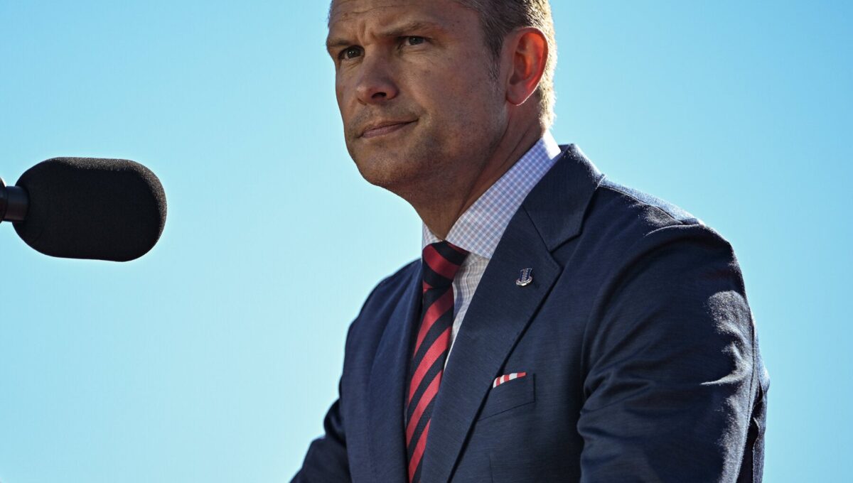 Visita Sorpresiva de Hegseth a Israel para Reuniones con Netanyahu