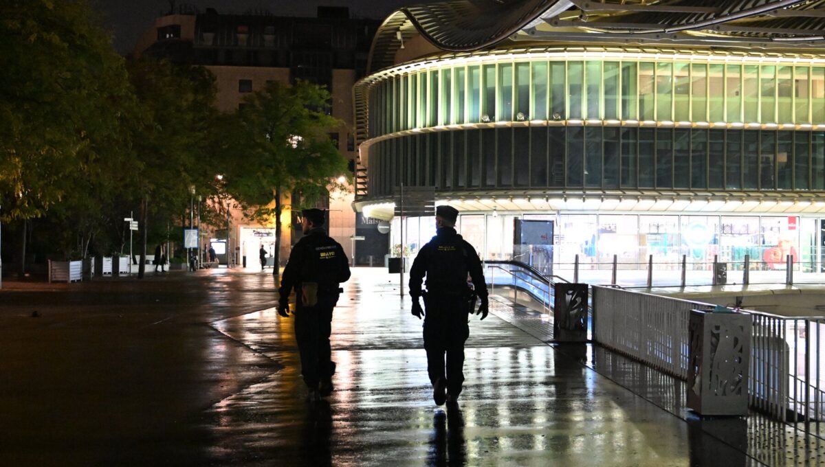 Francia Ampliará Toques de Queda Tras Noches de Disturbios