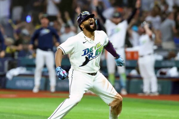 Junior Caminero es galardonado con el premio Juan Marichal al mejor dominicano en Grandes Ligas