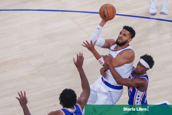 Philadelphia 76ers arruinan la celebración de los Knicks en su debut