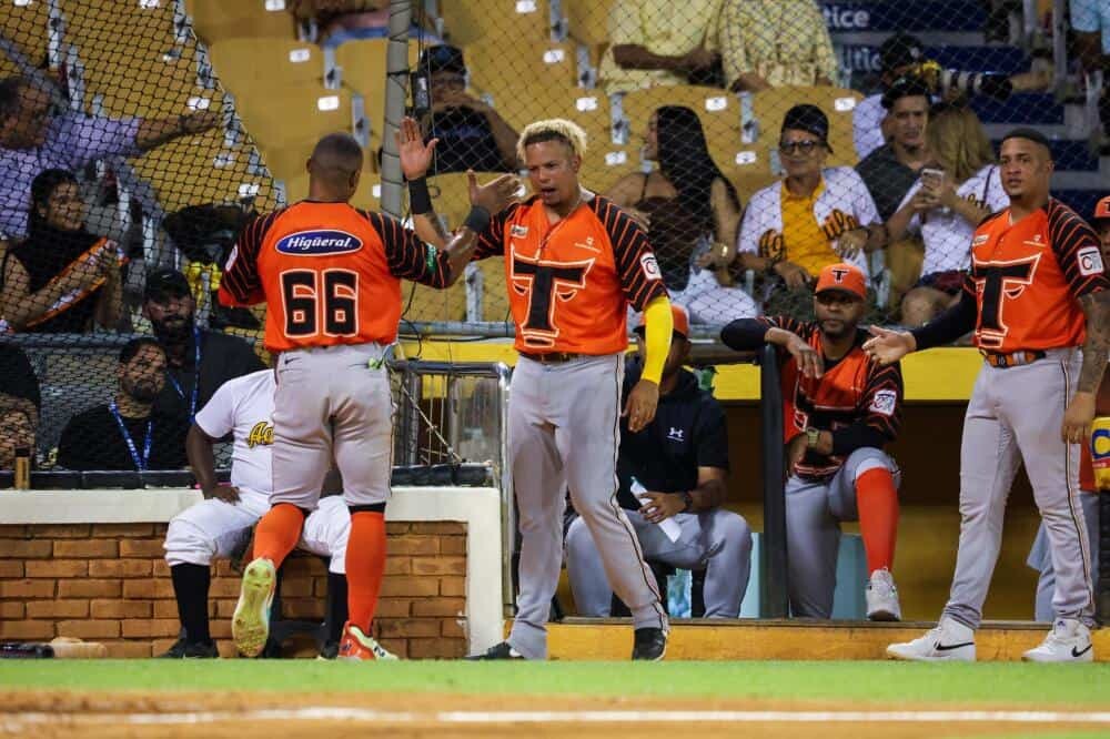 Los Toros del Este triunfan con poder ofensivo al vencer a las Águilas Cibaeñas 7-4