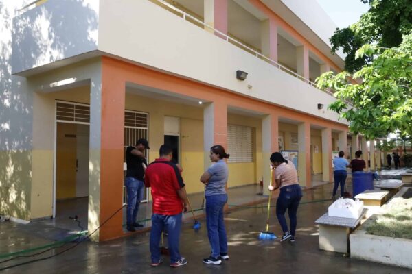 Inundaciones en Santiago causan la suspensión de clases en varios centros educativos