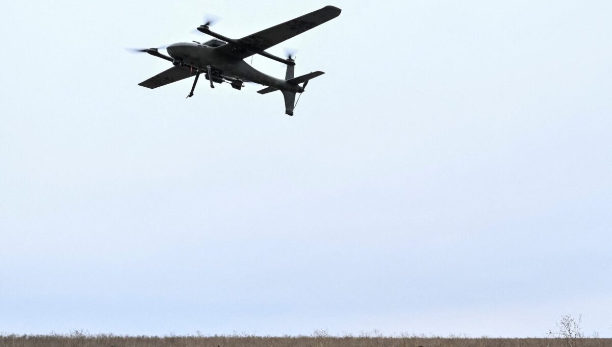 Ucrania Investiga la Interrupción del Servicio de Internet Militar por Satélite