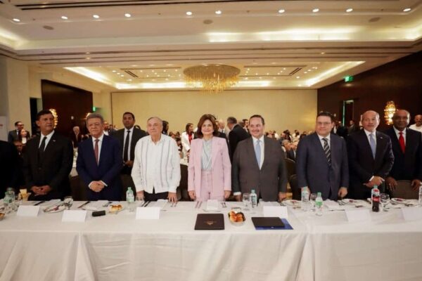 Raquel Peña Asiste a Conferencia Sobre Retos Económicos en República Dominicana