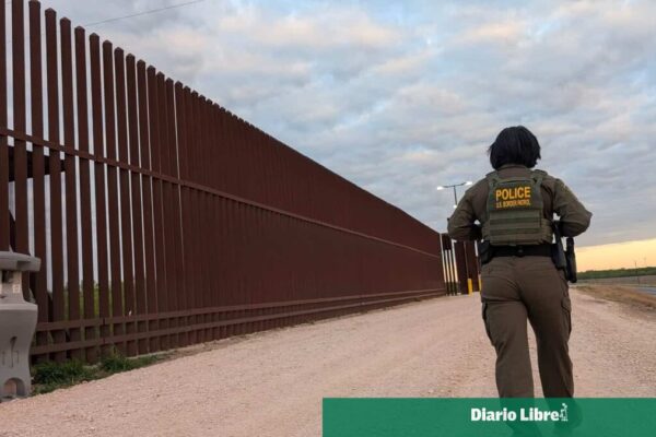 Trump solicita reanudar la construcción del muro fronterizo en Texas