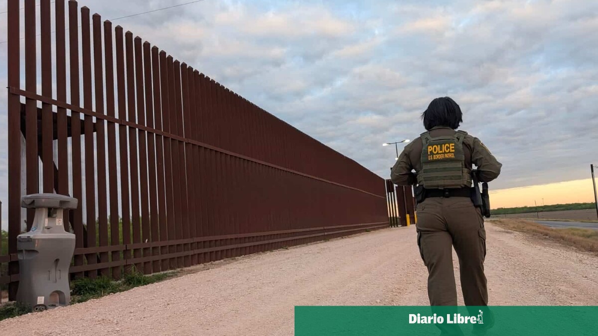 Trump solicita reanudar la construcción del muro fronterizo en Texas
