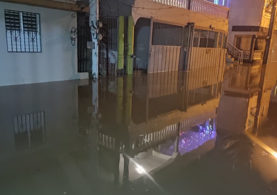 Inundaciones en Santiago afectan a más de 150 viviendas debido a lluvias intensas