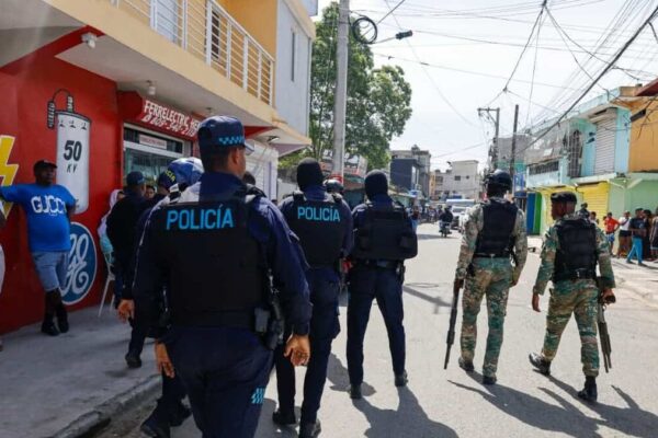 Velan bajo fuerte vigilancia policial a mellizos abatidos en Mendoza