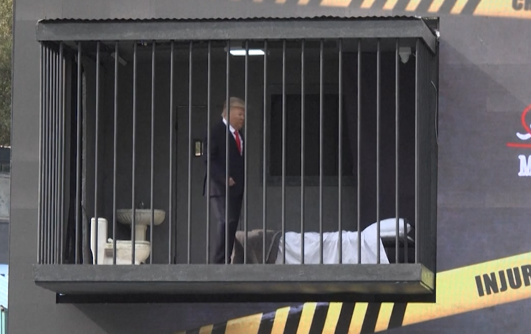 Un Impersonador de Trump Realiza una Actuación en una Celda de la Capital Iraní