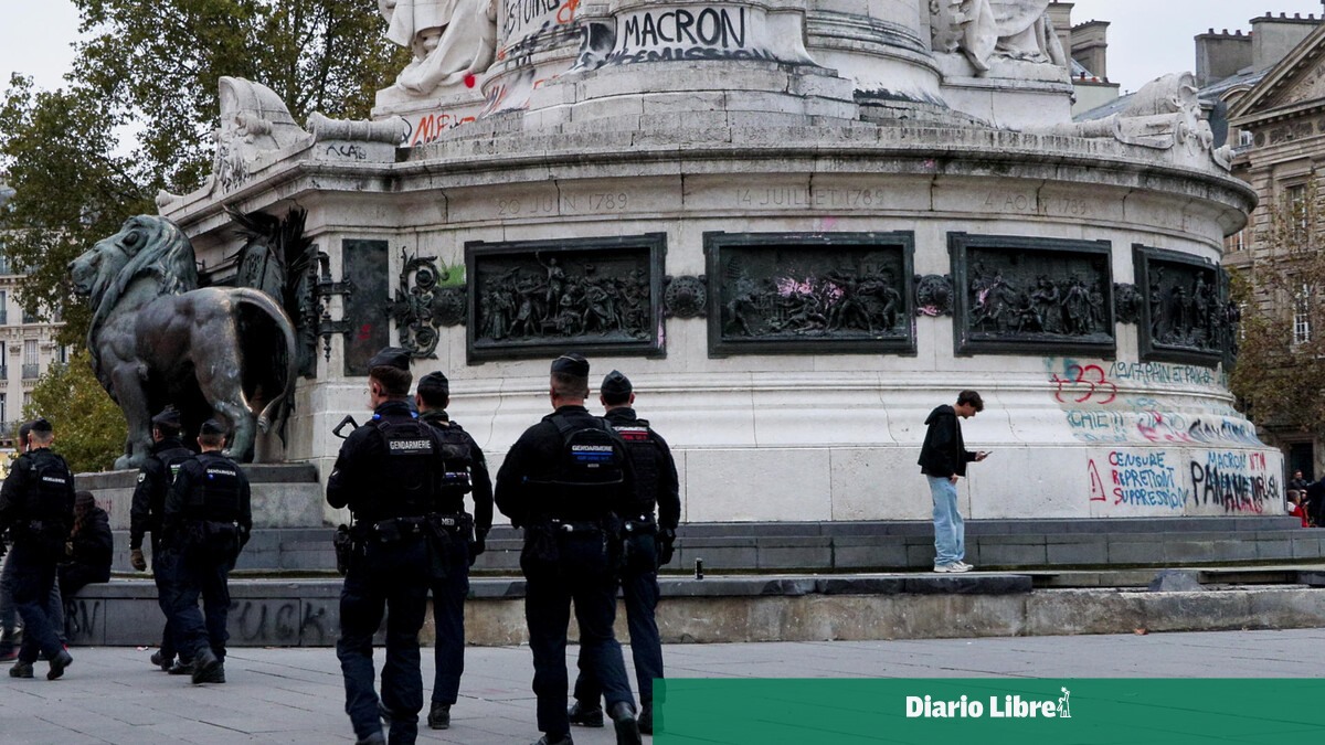 Toques de queda en barrios de París se extienden hasta el lunes ante temores de disturbios