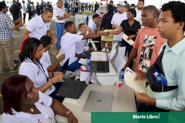 Convocan a feria de empleos para llenar 1,300 vacantes