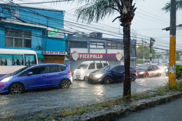 El Gran Santo Domingo Mantiene Alerta Amarilla por Condiciones Climáticas