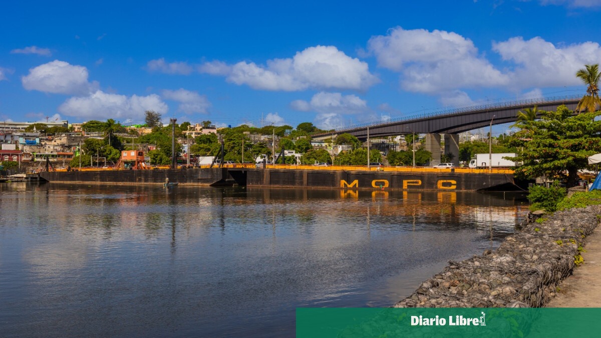 Cierre temporal del puente flotante por salida de embarcación