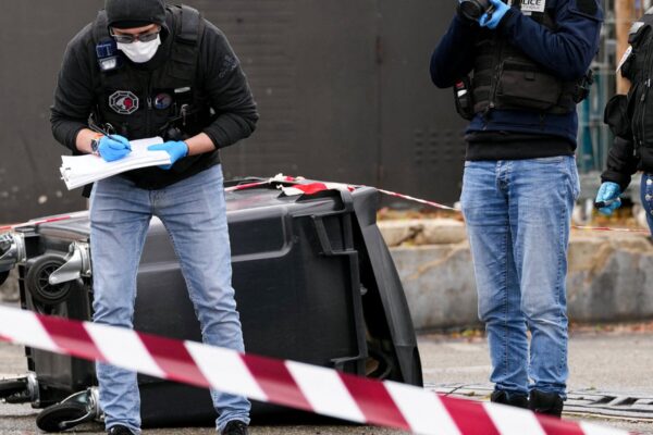 Un fallecido cerca de París tras disparos al azar de un atacante, informan las autoridades