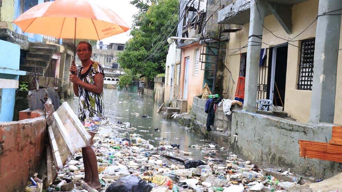 Evite sacar basura a las calles para prevenir inundaciones en el Gran Santo Domingo