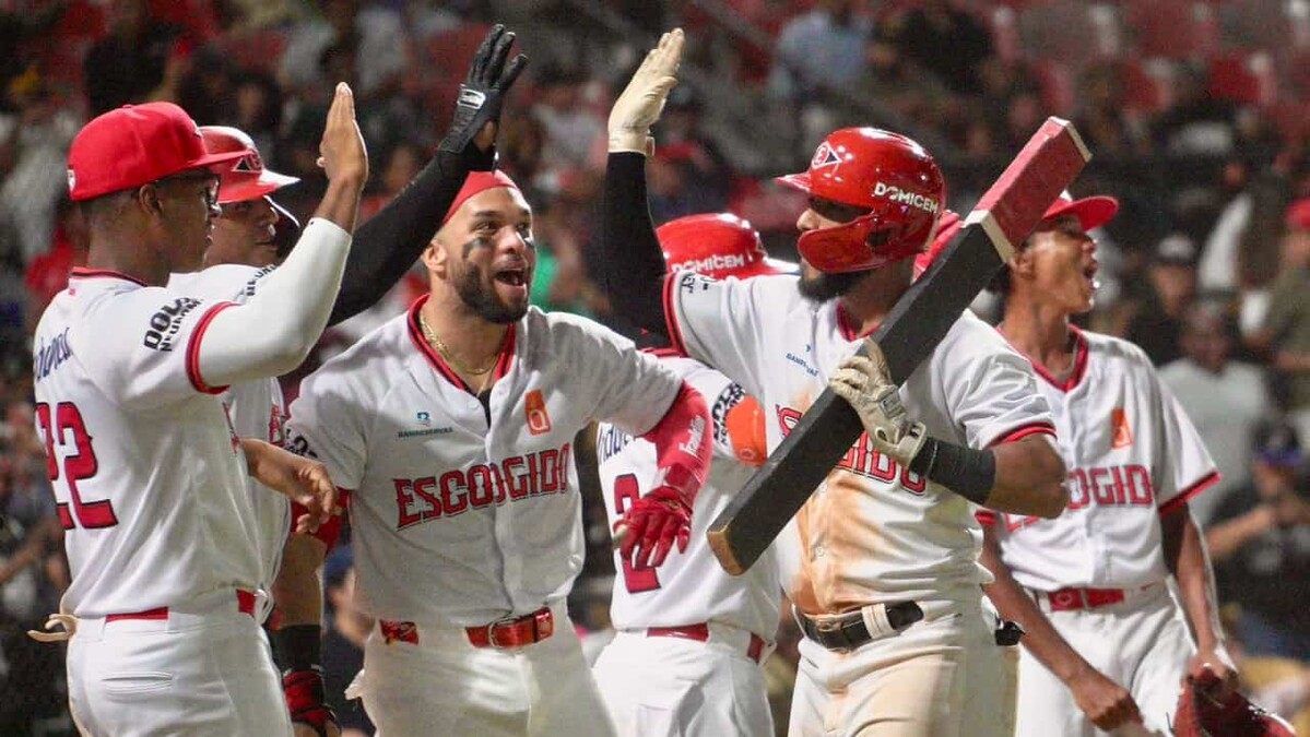 Leones del Escogido logran remontar y superan a las Águilas Cibaeñas