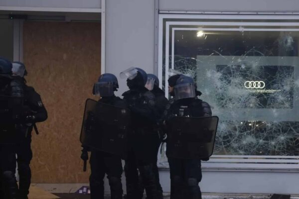 Disturbios en Ciudades Francesas Tras Manifestaciones Pacíficas