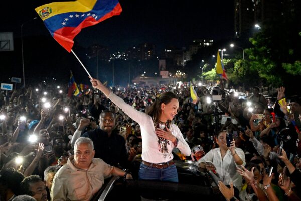 María Corina Machado Regresa a Venezuela Tras Casi 10 Meses de Exilio