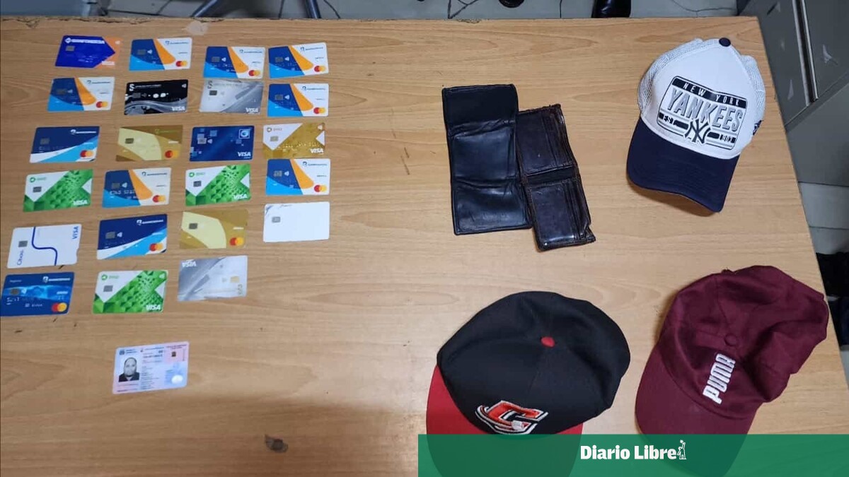 Detenido en Santiago por fraude de «cambiazo» de tarjetas bancarias