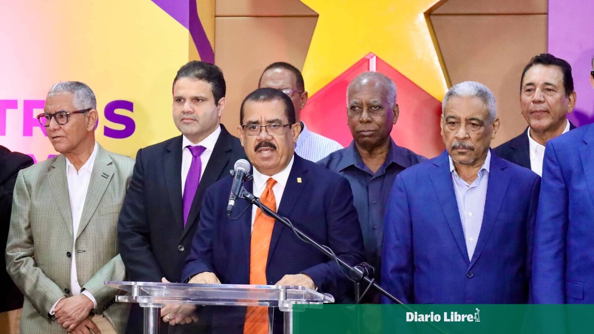 Más de 1.5 millones de pollos sin comercializar en granjas dominicanas, denuncia el PLD