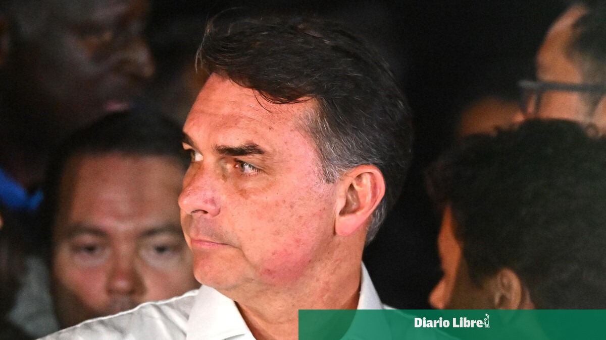 Flávio Bolsonaro habría viajado a EE.UU. vía Argentina tras prohibición judicial