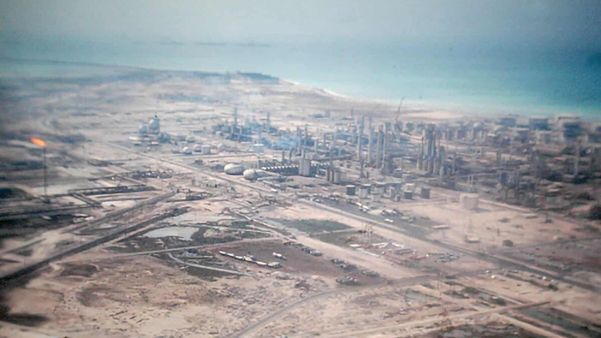 Hutíes de Yemen lanzan un ataque contra la principal refinería de petróleo en Arabia Saudita